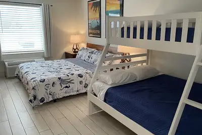 Image de Heated Pool, King Bed, Bunk Bed, Huge Tv, Marina, Tiki Bar & Grill
