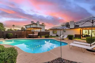 Image de Ace Retreat |2 Primary's Pool, Spa & Putting Green