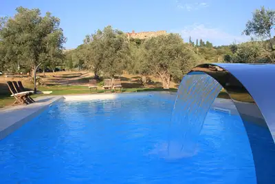 Image de Country house, lovingly renovated in the middle of an olive grove with large panoramic pool
