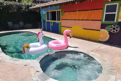 Image de Lake house with hot tub, pool, game room & Bbq grill