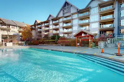 Image de Aspens On Blackcomb ski in ski out, hot tub, pool