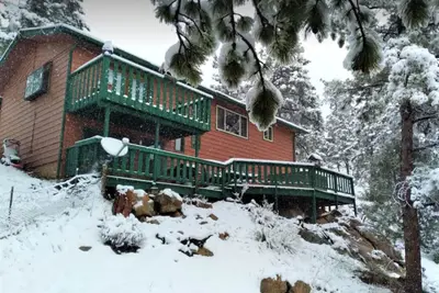 Image de Cozy 4-Bedroom Cabin w\/ Hot Tub + King Master Bed