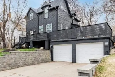 Image de Gorgeous Midtown 3 Bedroom Home