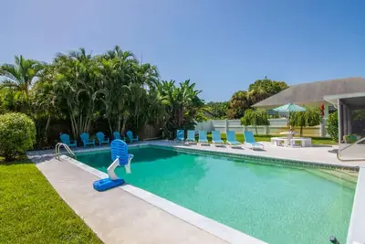 Image de Central Vero Family Bungalow 6 Bed, 3 Bath w/ Heated Pool