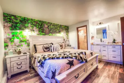 Image de Stunning Ski Condo, 250 yards to Gondola Private Sauna, Ac, Pool, Hot Tubs!