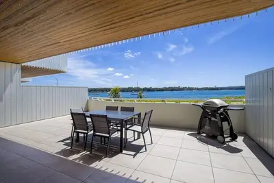 Image de Stunning 3-Bed Unit with Bayside Views