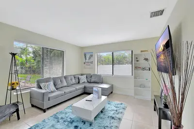 Image de Beautiful spacious 2bd, w/d, bbq, yard, pets allowed, free parking