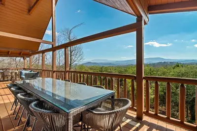 Image de Sleeps 12 • 4 King Suites • Hot Tub • Game Room