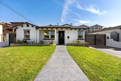 Image de *New! * Upscale 3br - 3 Miles To The Beach!