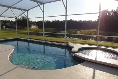 Image de Spacious & family friendly Lakeside Villa with pool & spa