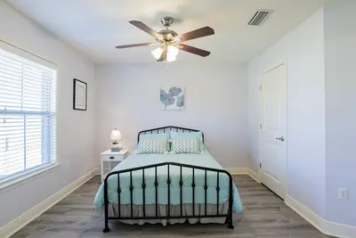 Image de Family Home, 11 mi to Gulf Shores, 3mi to Owa!