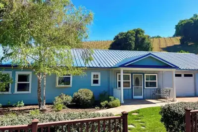 Image de 3 bedroom, 2 bath West Side Paso home! Located on the beautiful Songs Vineyard!