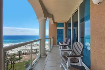 Image de 🌅Stunning Gulf Views-Balcony-Indoor+Outdoor Pool-2br Portofino 1-809🌅