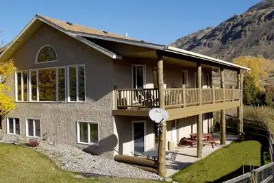 Image de Riverside Lodge - wildlife watching & minutes to Yellowstone Park! 4br \/ 3ba