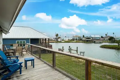 Image de Bay Breeze | Spacious + Serene Water Views