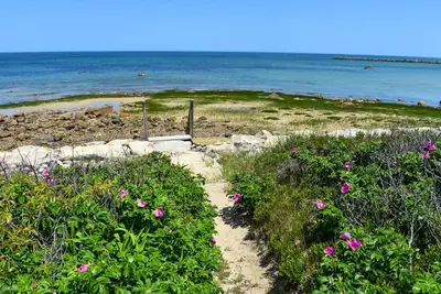 Image de Oceanfront Bayside home with private beach!