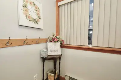 Image de Entire House w\/parking mins to Historical Boston
