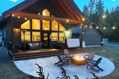 Image de Lux King Master \/Hot Tub \/ Dog Friendly \/ Fire Pit \/ Trails\/ Ev
