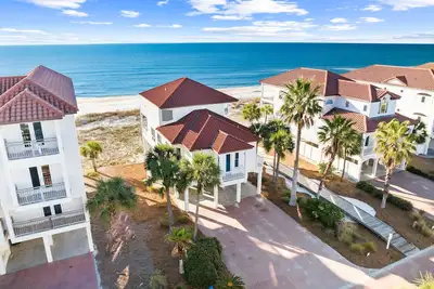 Image de Sea Forever: Beachfront Home, Community Pool, Pet-Friendly, Hot Tub, Sleeps 16