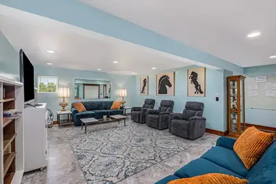 Image de Renovated Dairy Barn – 5 Beds, 2. 5 Baths, Spacious, Accessible & Stylish