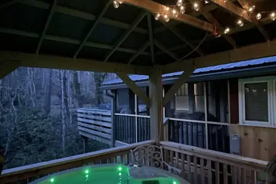 Image de Nature Lover’s Dream Asheville Cabin w/ Creek, Hot Tub & Fire Pit