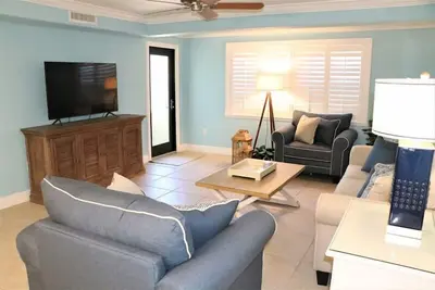 Image de 303 Sea Shell- Beautifully Updated Gulfside Condo