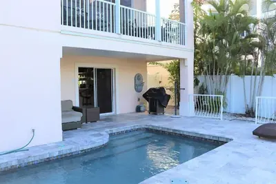 Image de 4931 Canal Front, Pool Home