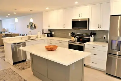 Image de Gulf and Bay Club- A403-Excellent Views. Steps from Siesta Beach