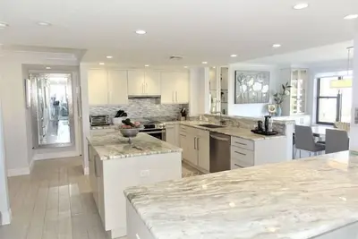 Image de Gulf and Bay Club- B601- Totally renovated with endless views!