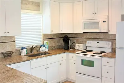 Image de Jamaica Royale 048 Updated and close to the pool!