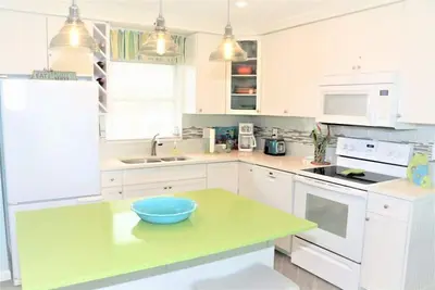 Image de Jamaica Royale 060 Beautifully updated!