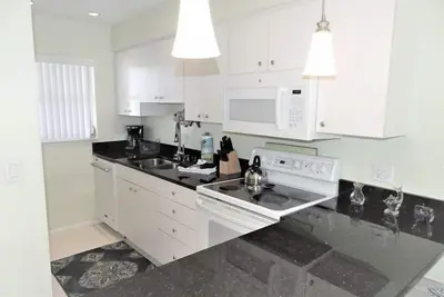 Image de Jamaica Royale 083 Updated and close to the beach!