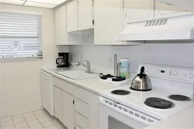 Image de Jamaica Royale 094 Nice unit and location!