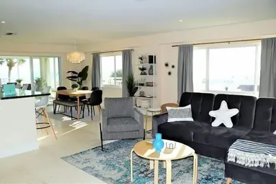Image de Jamaica Royale 201: Family-Friendly Beachfront Condo with Stunning Gulf Views!