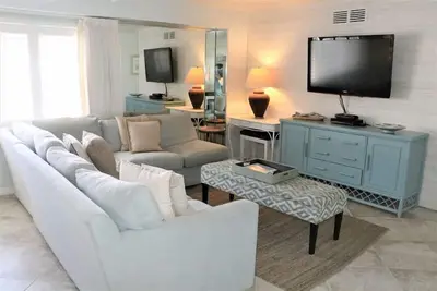 Image de Jamaica Royale 205: Spacious Beach Condo with Coastal Charm and Shared Amenities