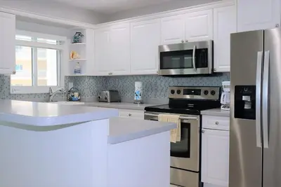 Image de Beachfront Condo with Coastal Decor and Community Amenities - Jamaica Royale 306