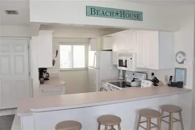 Image de Jamaica Royale 402: Stunning Balcony Views & Fantastic Community Amenities!