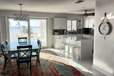 Image de Escape to Jamaica Royale 406: Ideal Beachfront Condo Just Steps from the Sand