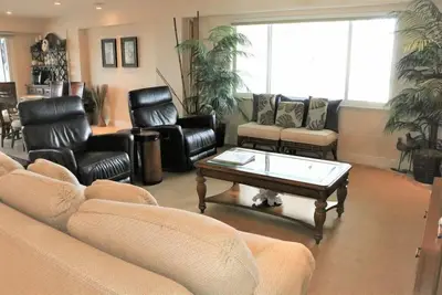 Image de Jamaica Royale 502 Beautiful updates and great views!