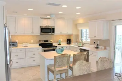 Image de Jamaica Royale 603 Nicely updated and Great views!