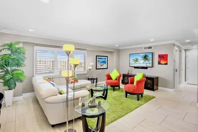 Image de Relax in Style at Jamaica Royale 605—Steps from Siesta Key Beach & Village!