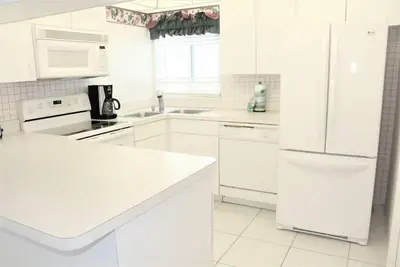Image de Relax at Jamaica Royale T22: Beachfront Condo with Sunset Views in Siesta Key