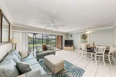 Image de Experience Paradise at Midnight Cove Ii: Modern Siesta Key Condo
