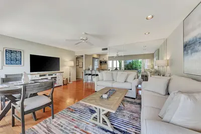 Image de Midnight Cove Ii 533f: Pristine 2-Bedroom Condo Steps from Siesta Key Beach!