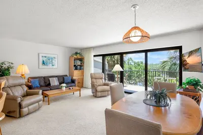 Image de Midnight Cove Ii 833f - Siesta Key Condo with Balcony and Marina View!