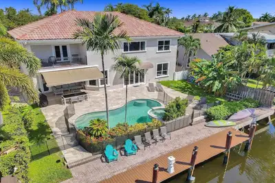 Image de Opulence On The Bay ~ w/Heated Pool / Hot Tub/ Near Beach 🏖️