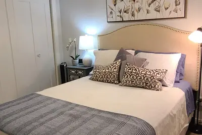 Image de Modern Upper Unit in a Great location