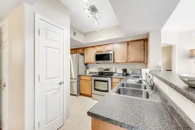 Image de Dog-friendly condo close to the city with central Ac, shared pool, & hot tub