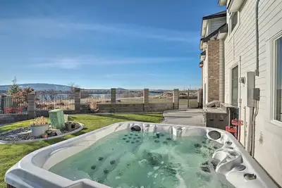 Image de Pasco Condo w\/ Columbia River Views + Hot Tub