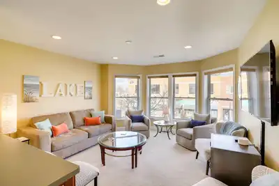 Image de 'Phoenix Nest' South Haven Condo: River View!